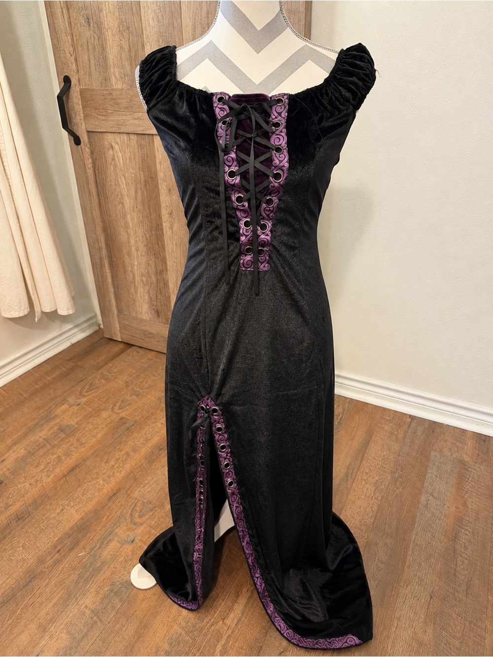 Celestial Witch Gothic Medieval Costume Women’s Small lace up purple black maxi
